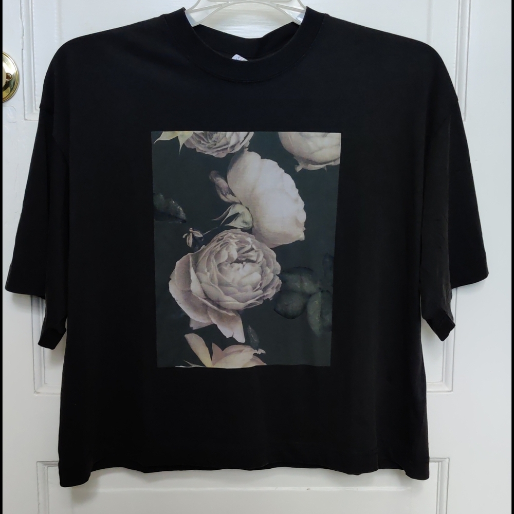 NWT &Other Stories black crop tee w/ flower print